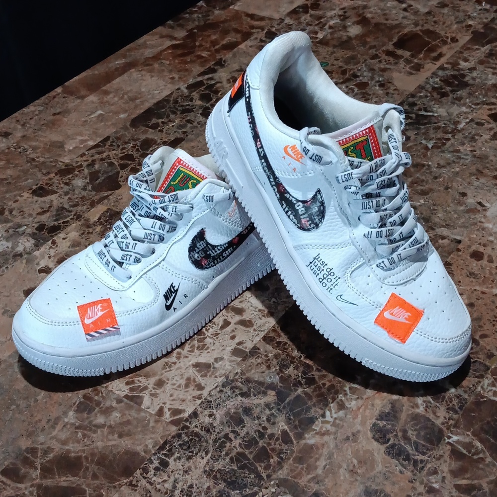 NIKE AIR  FORCE 1 LOW '07 PRM GS 'JUST DO IT " SIZE 6.5  (AR7719-100) SNEAKER 👟